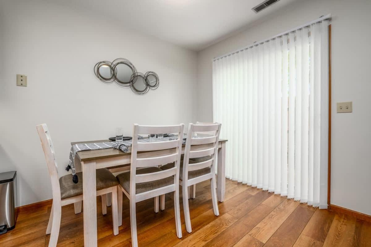 Family Friendly And Quite 2 Bedroom Condo Close To Fun ฟอร์ตเวน ภายนอก รูปภาพ