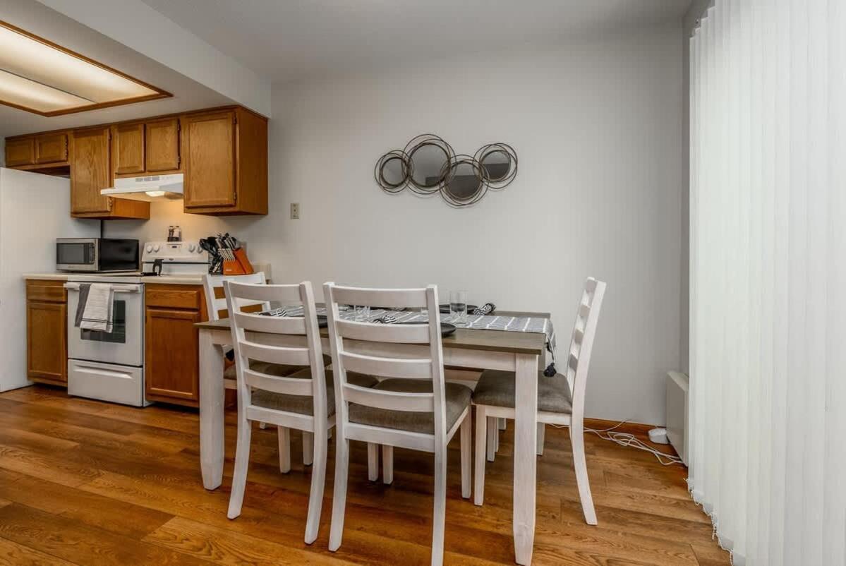 Family Friendly And Quite 2 Bedroom Condo Close To Fun ฟอร์ตเวน ภายนอก รูปภาพ